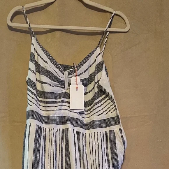 Jerilyn black and white striped jumpsuit. Size L NWT. 100% Rayon - Picture 1 of 3